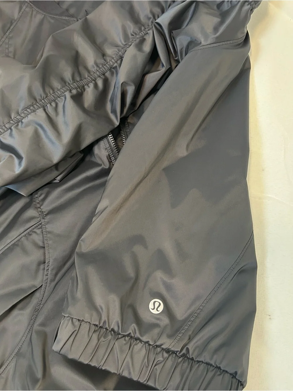 Lululemon Black Above the Cloud Bomber Jacket ruched sleeves Women’s 8 Medium - Picture 8 of 8